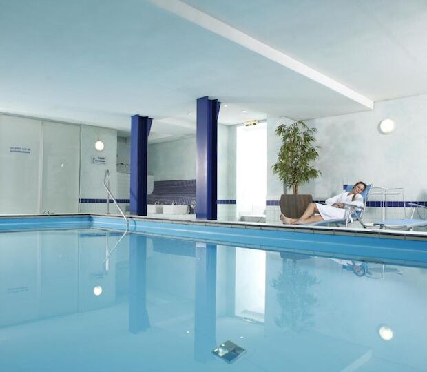 Pool & Sauna